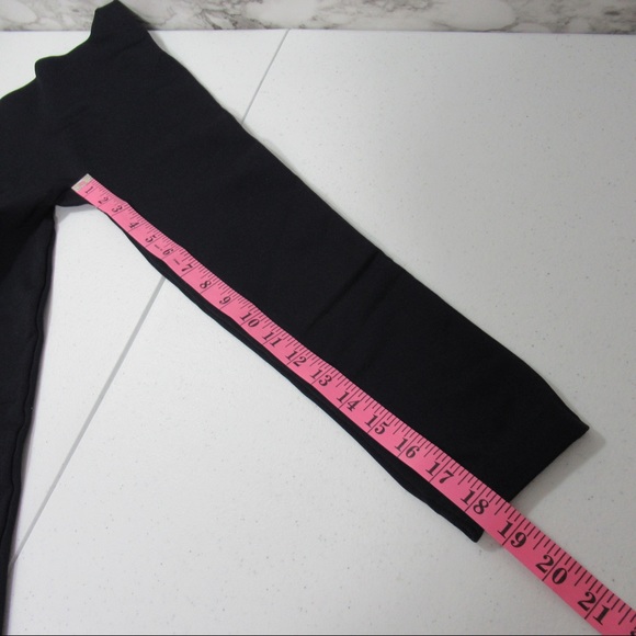 Spanx Look at Me Now Seamless Slimming Cropped
Leggings Size XS Navy - Picture 10 of 10